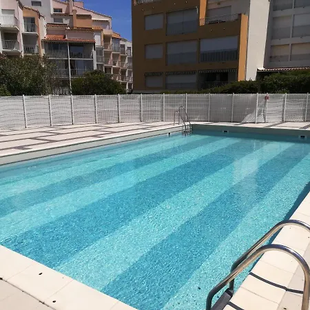 Апартаменты Vue Port Avec Parking Prive, Piscine, Parc, Boulodrome
