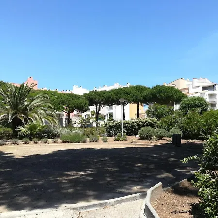 Vue Port Avec Parking Prive, Piscine, Parc, Boulodrome * Агд
